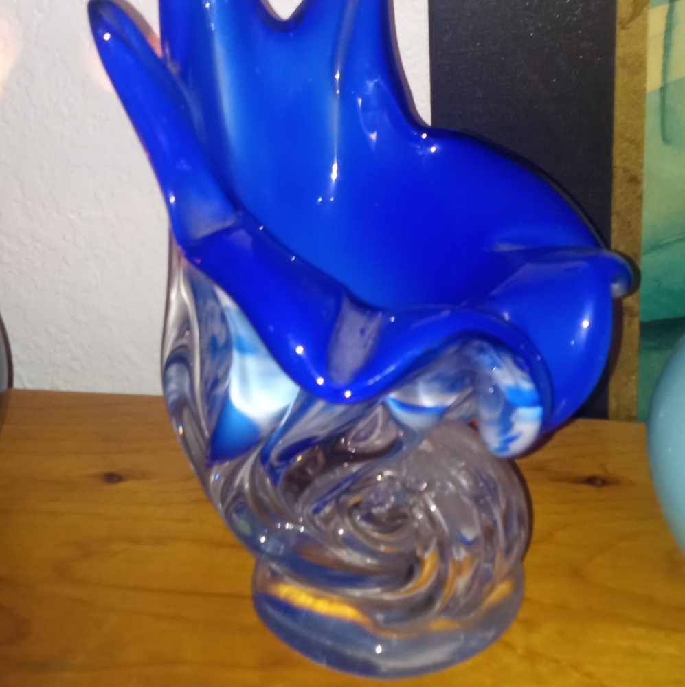 Vintage Cornucopia Blue Glass Curled thick bottom. 1970's Murano - Picture 3 of 3